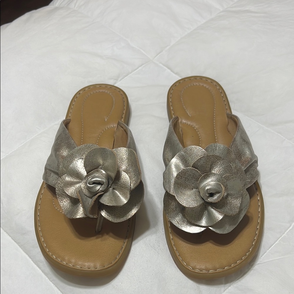 Born Silver Tan Floral Sandals
Gold muted